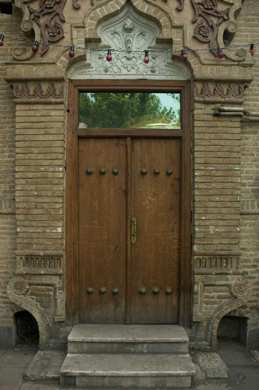 سجده مدنی - تهران، بناهای قدیمی